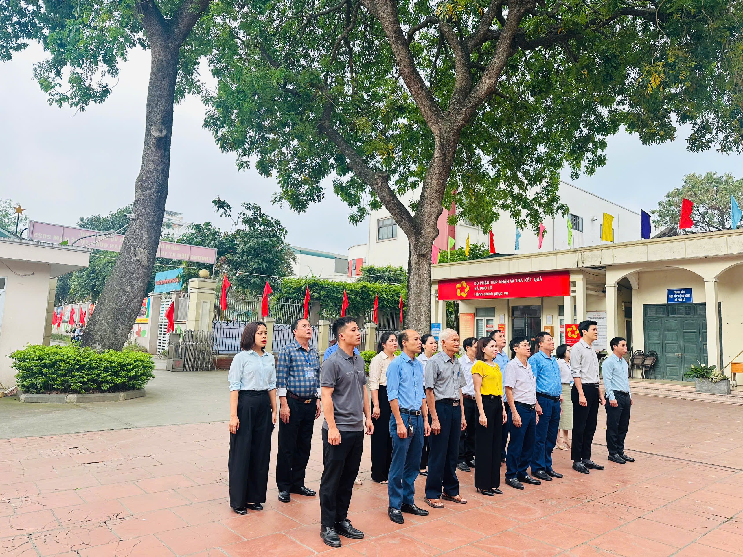 Lễ chào cờ đầu tháng 05/2025 tại UBND xã Phù Lỗ